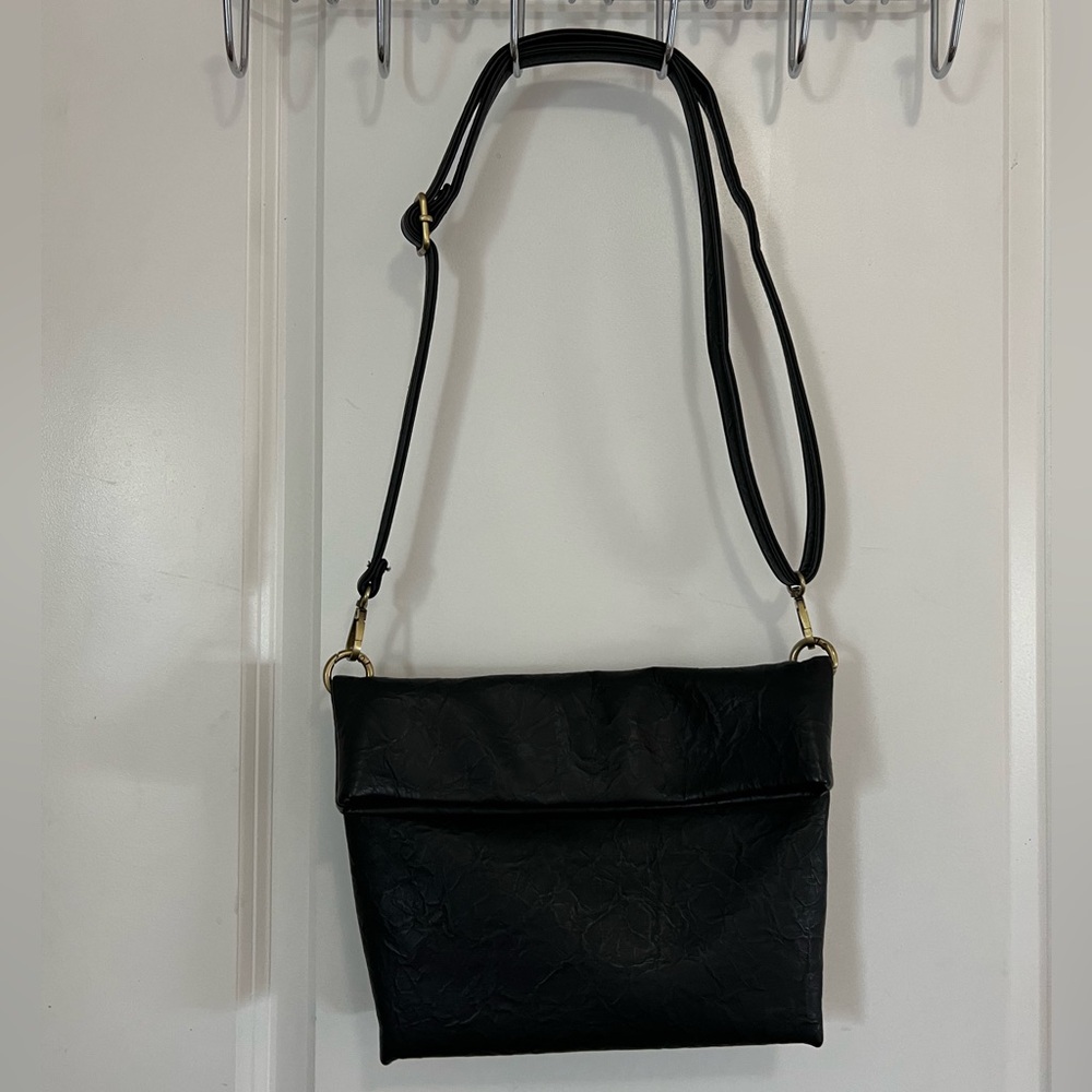 Black Leather Magnetic Clasp Purse